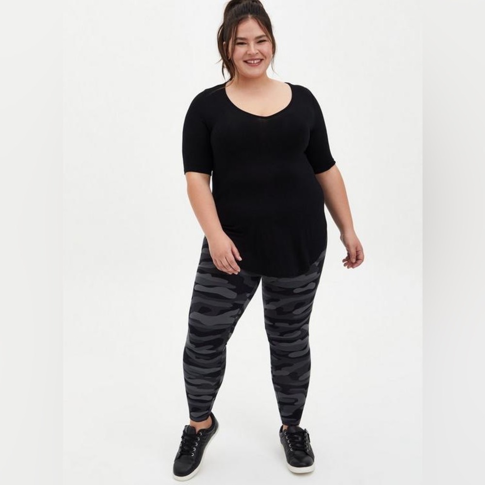 Torrid | Size 4 Full Length Signature Waist Premium Legging In Brushed Camo